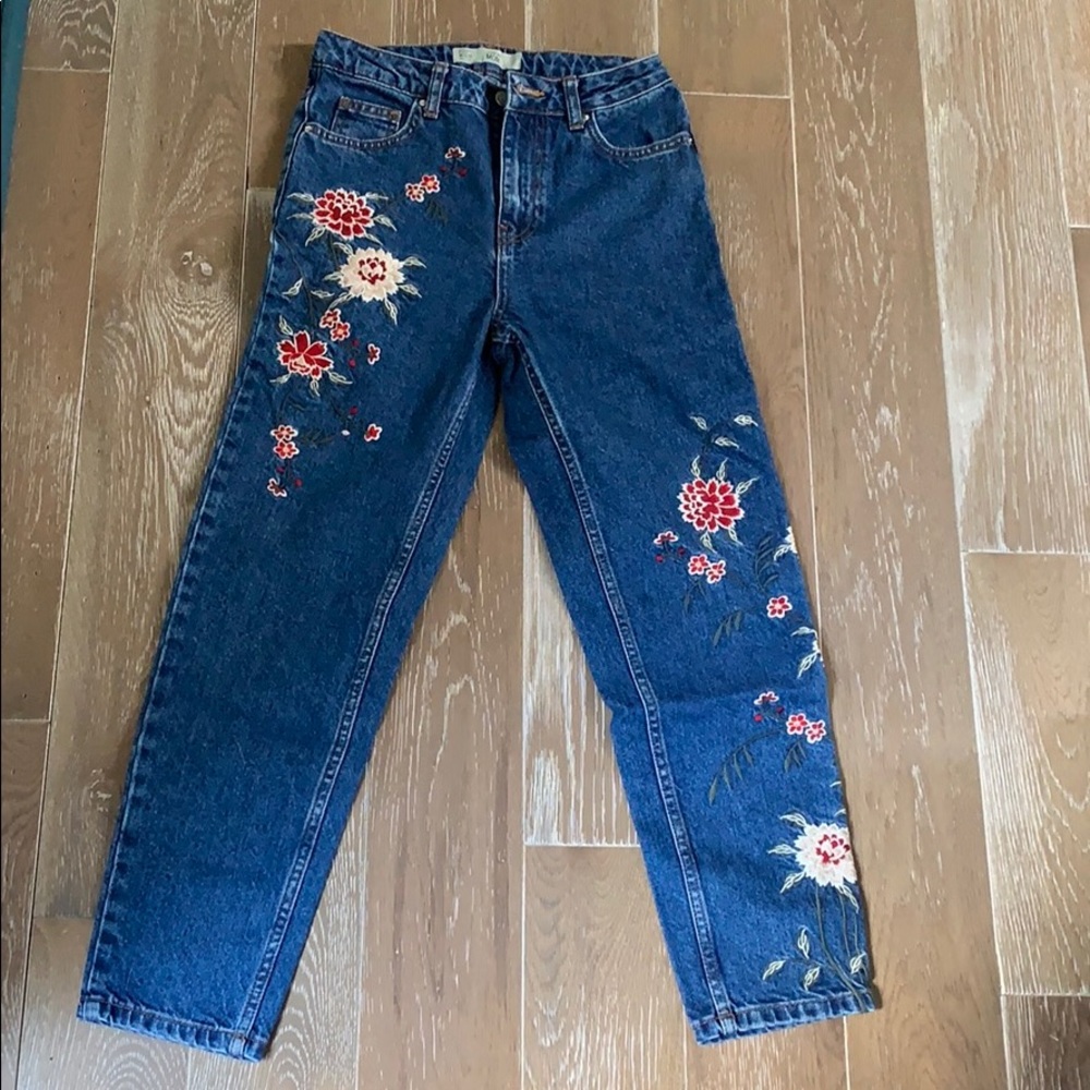 Top Shop Embroidered Mom Jeans - Size 26 L30